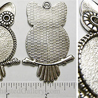 25mm Circle Pendant Tray Figural Owl Shape Textured Back Antiqued Silver (Select Optional Insert)
