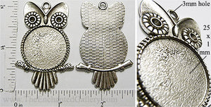 25mm Circle Pendant Tray Figural Owl Shape Textured Back Antiqued Silver (Select Optional Insert)